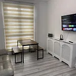 Flat Next To Westfield Shopping Centre