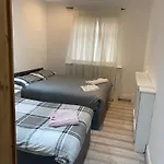 Flat Next To Westfield Shopping Centre