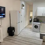 Flat Next To Westfield Shopping Centre
