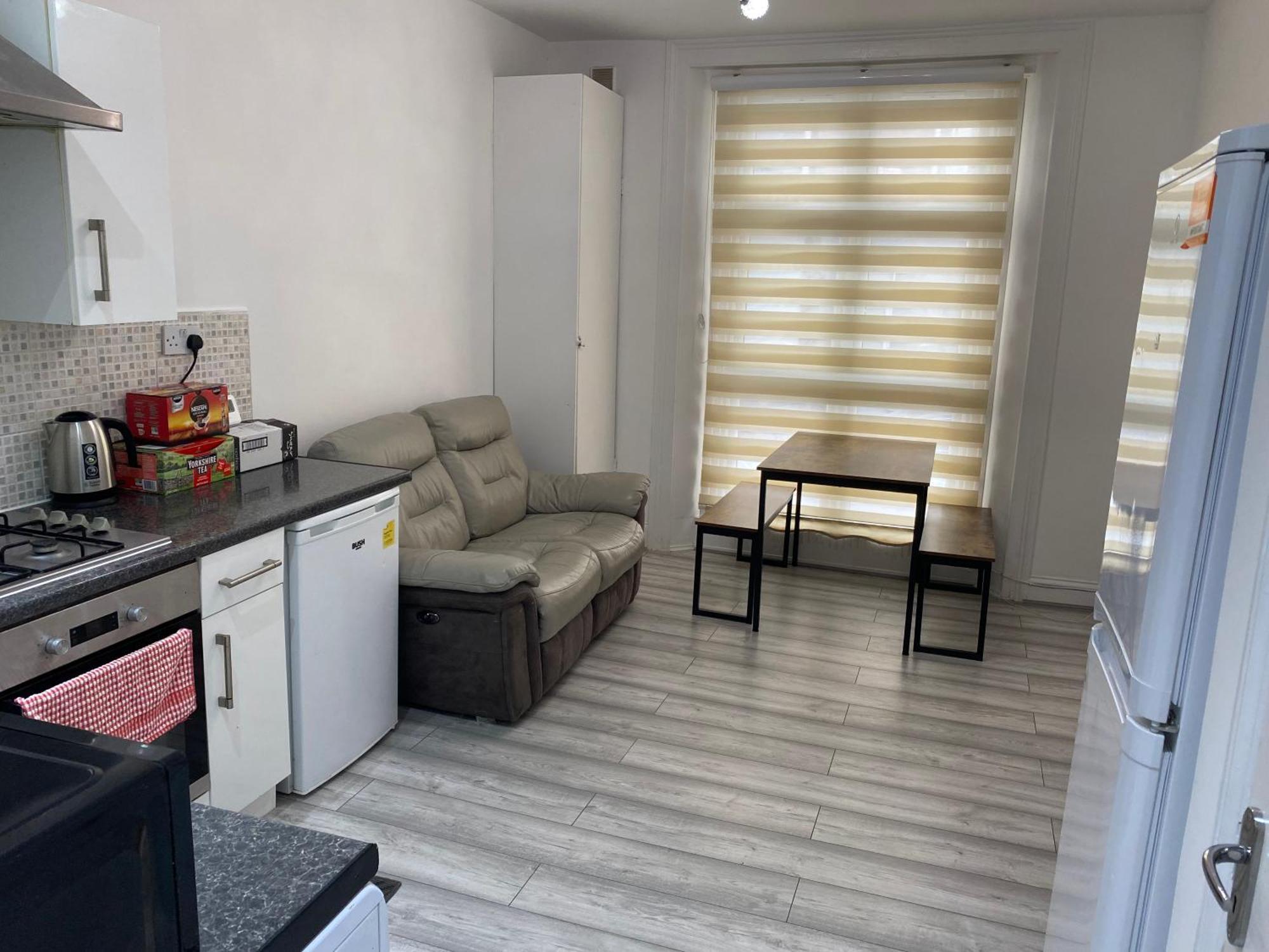 Flat Next To Westfield Shopping Centre * Londra